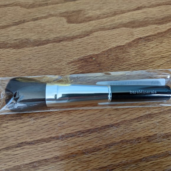 BareMinerals 2 in 1 Check Eye Brush - Picture 3 of 3